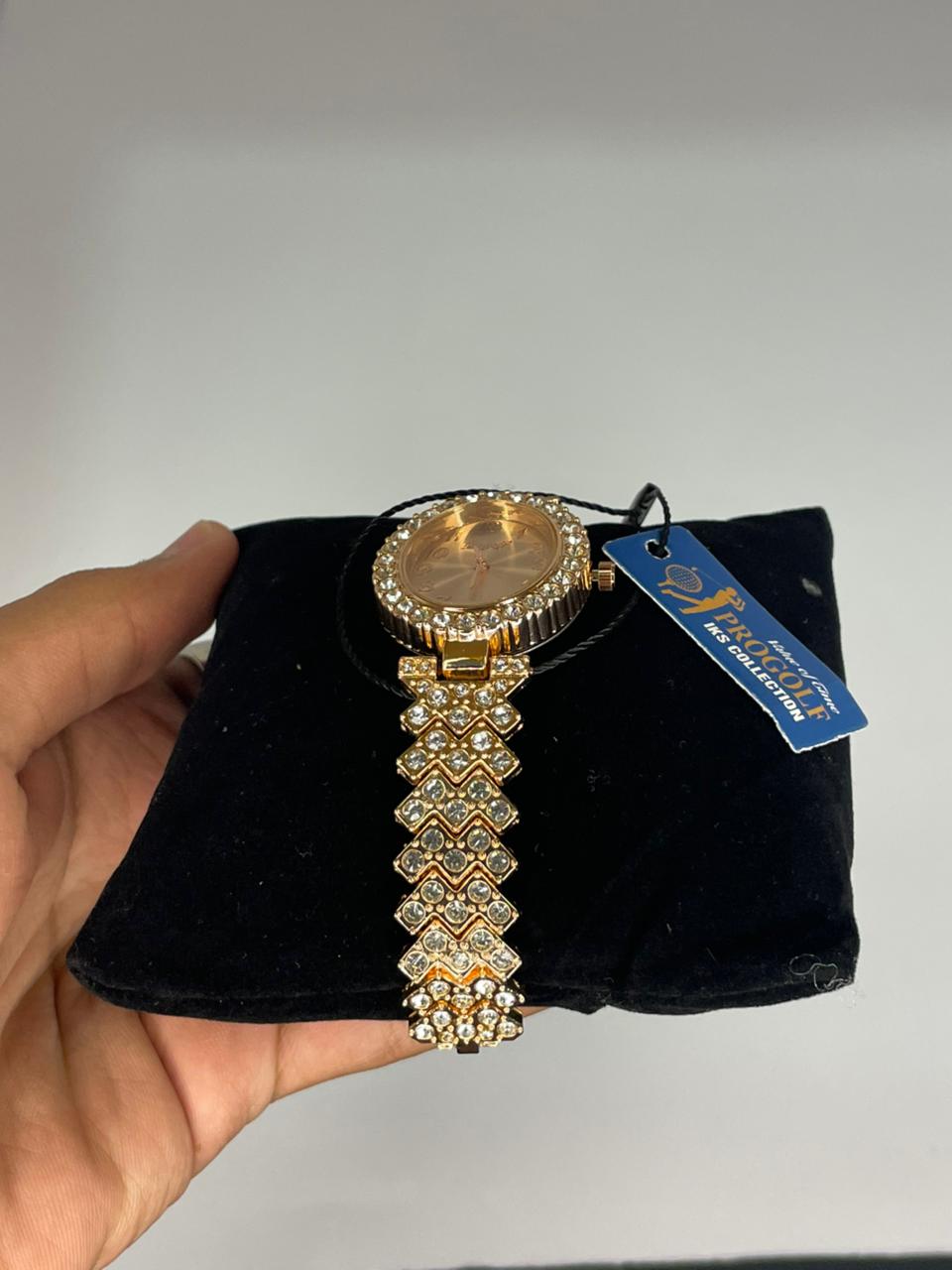 ✨ Project Diamond Luxury Women’s Bracelet Watch – Gold Edition