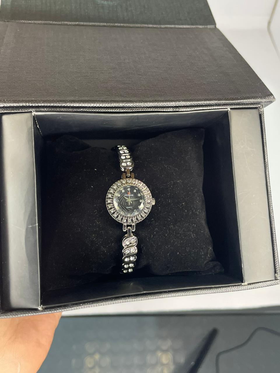 ✨ Black Diamond Luxury Bracelet Watch For Women